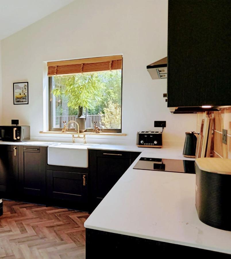 Finest Retreats - Blackbarn Wood Balsham Экстерьер фото