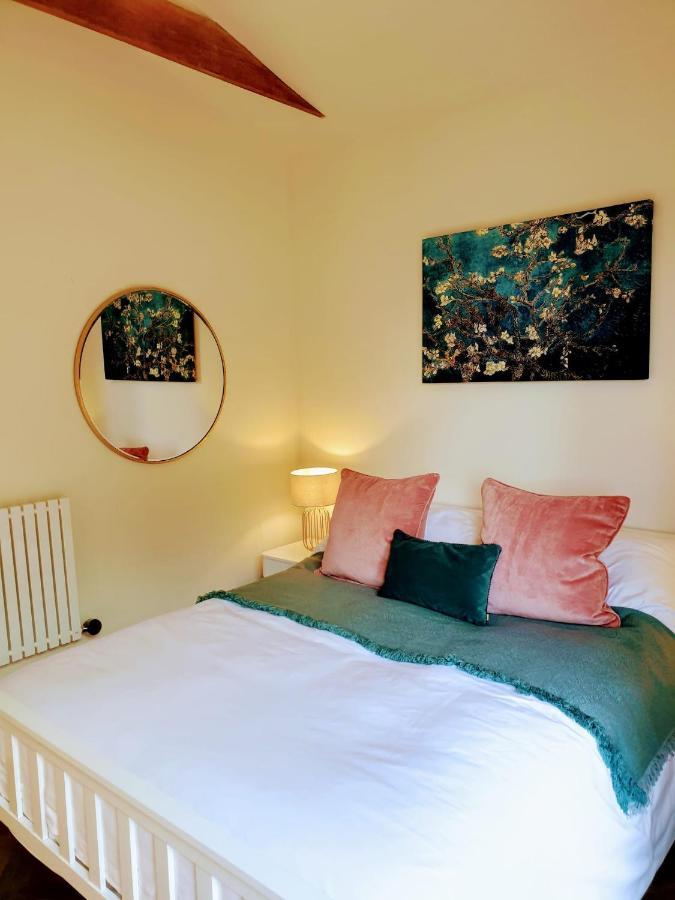 Finest Retreats - Blackbarn Wood Balsham Экстерьер фото